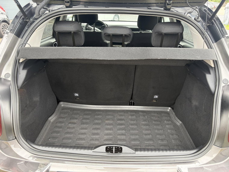 Vehicle Image 35