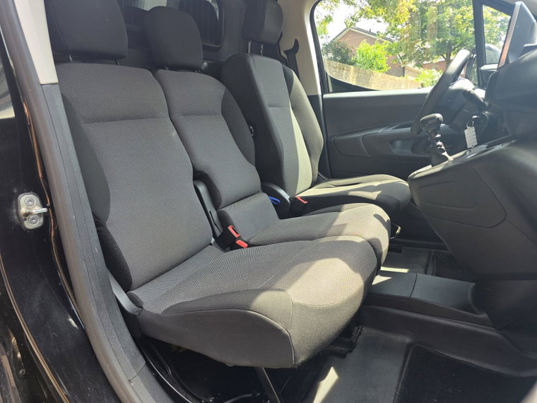 Vehicle Image 14