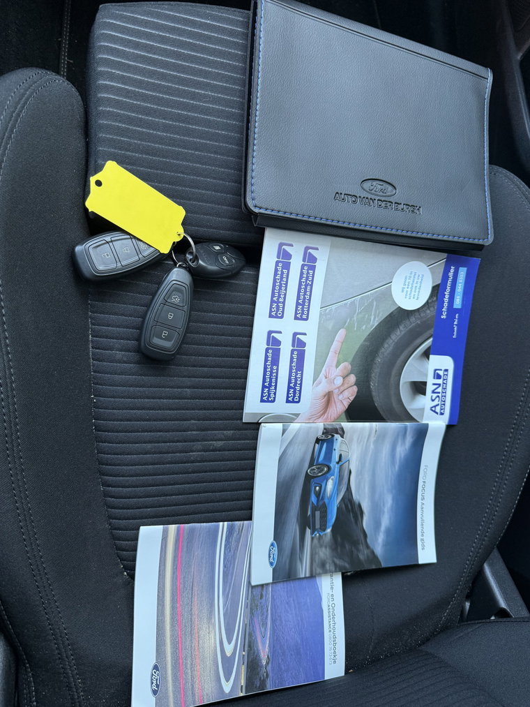 Vehicle Image 35