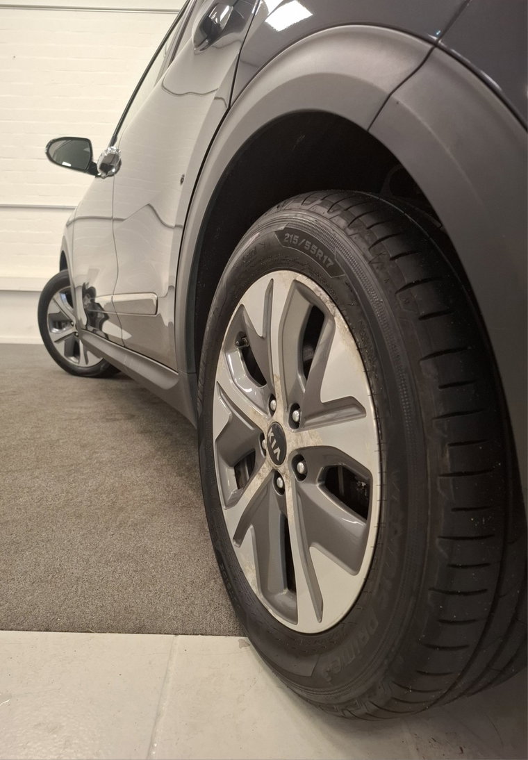Vehicle Image 25