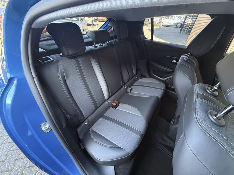 Vehicle Image 43
