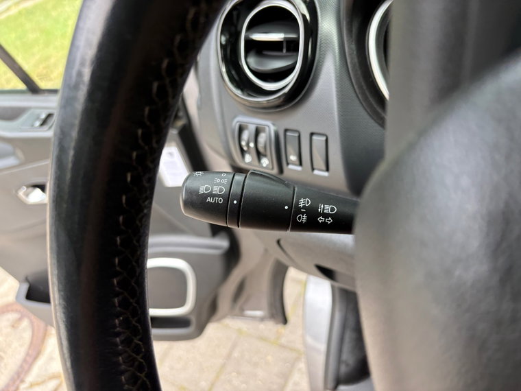 Vehicle Image 28