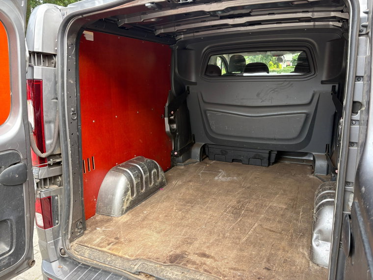 Vehicle Image 32