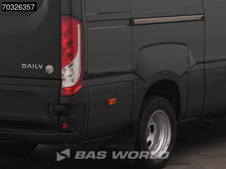 Vehicle Image 33