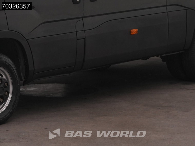 Vehicle Image 38