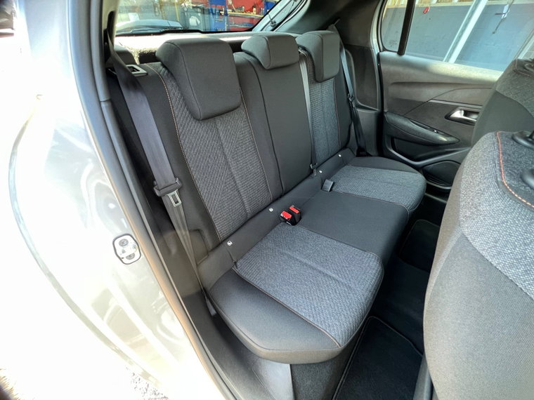 Vehicle Image 25