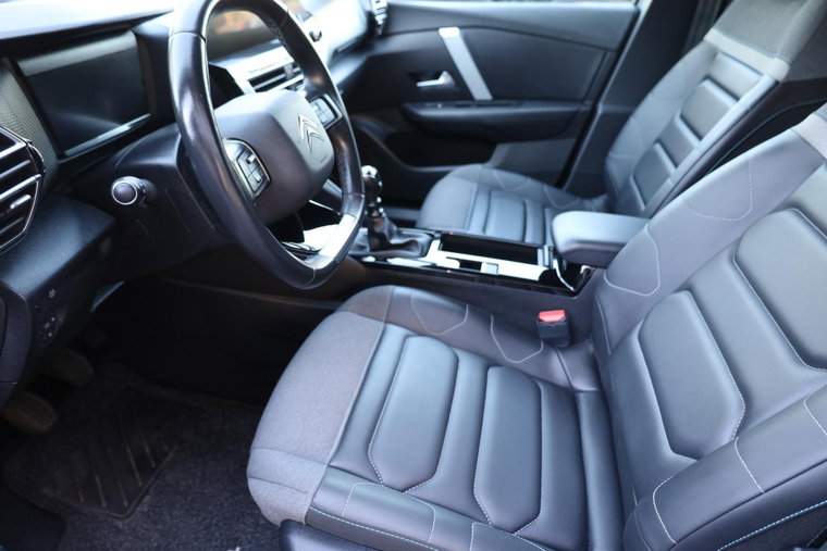 Vehicle Image 36