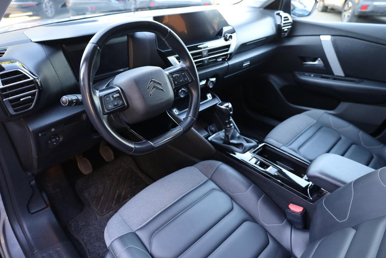 Vehicle Image 37