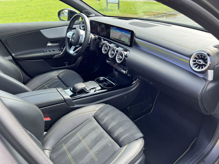 Vehicle Image 23