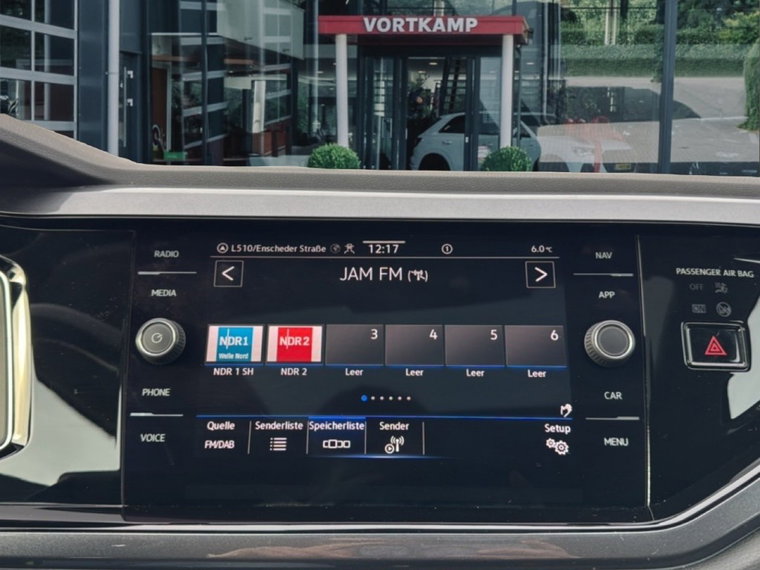 Vehicle Image 25