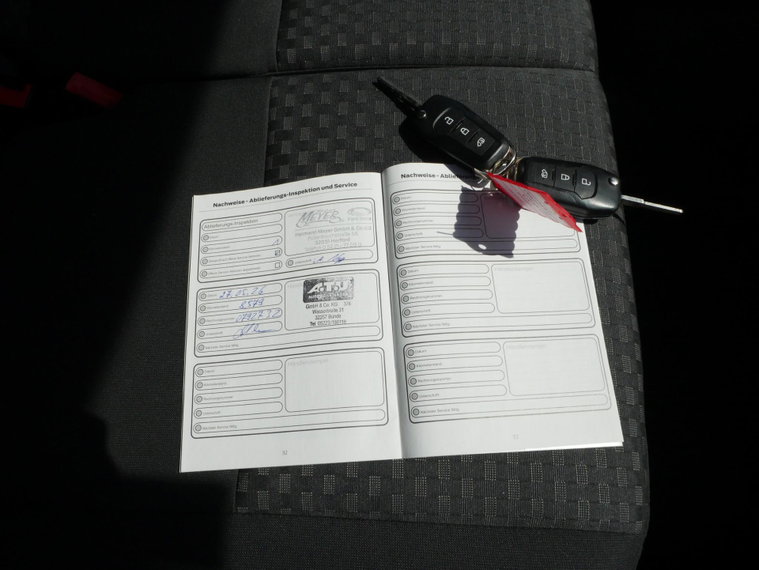 Vehicle Image 16
