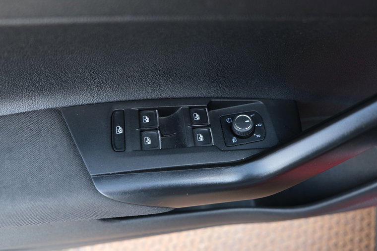 Vehicle Image 29
