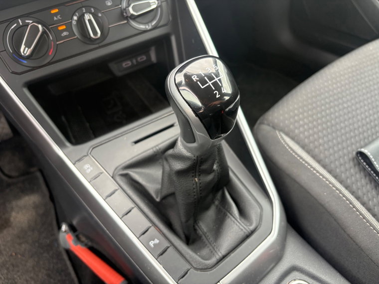 Vehicle Image 25