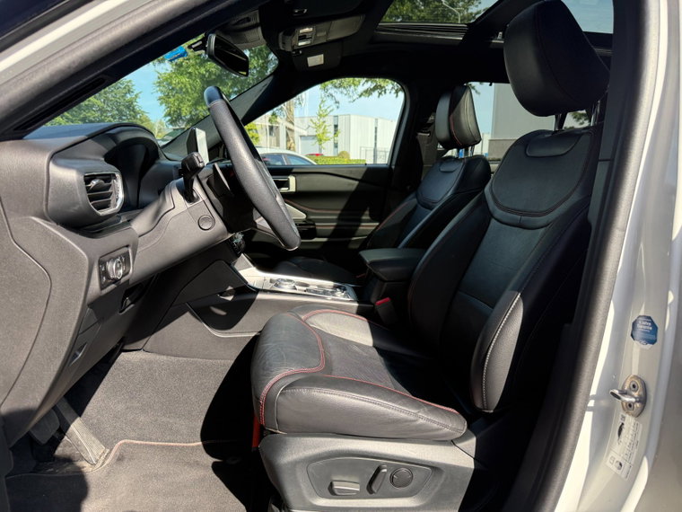 Vehicle Image 8
