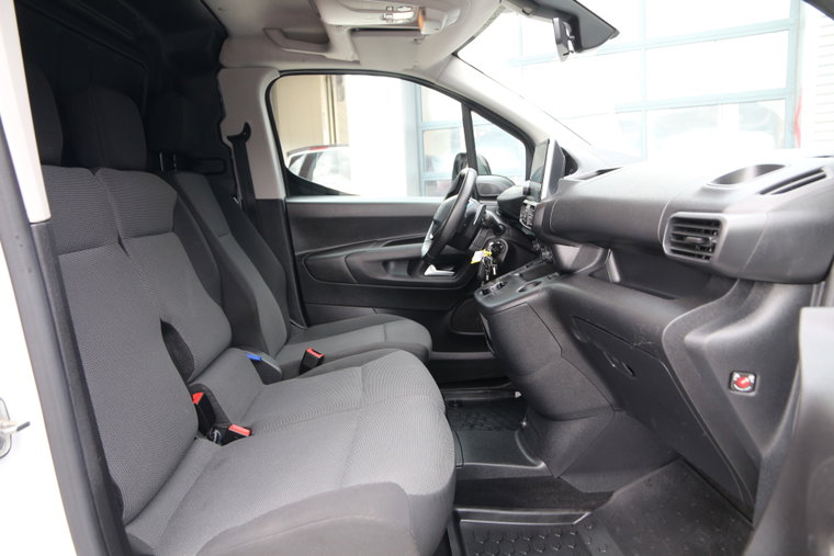 Vehicle Image 9