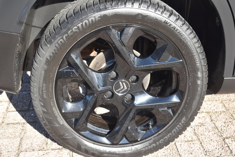 Vehicle Image 17