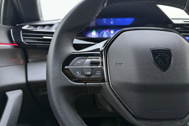 Vehicle Image 24