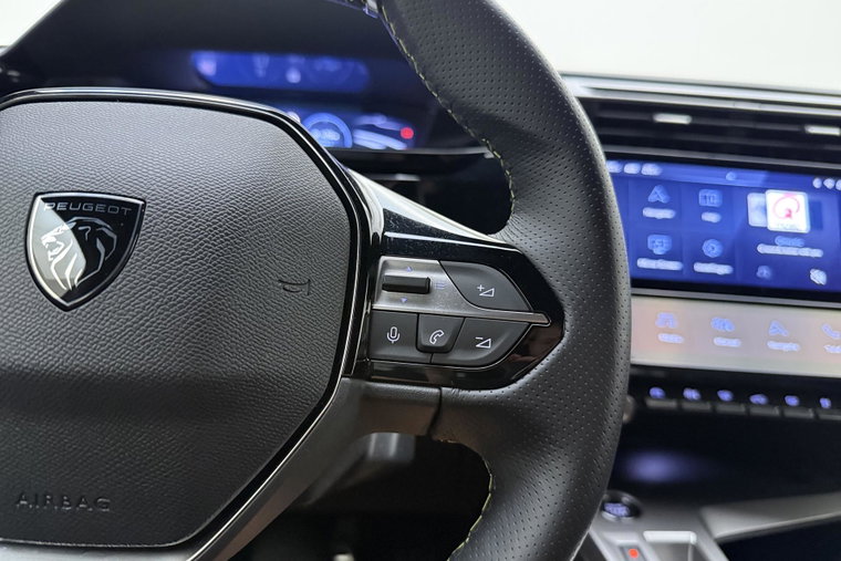 Vehicle Image 25