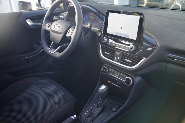 Vehicle Image 15