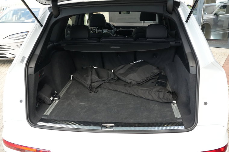 Vehicle Image 32