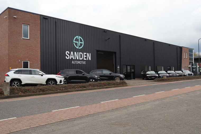 Vehicle Image 10