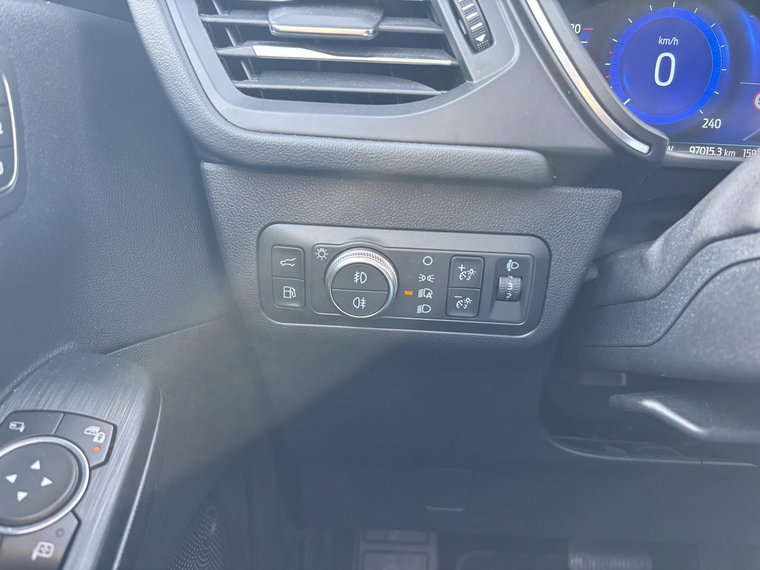 Vehicle Image 25