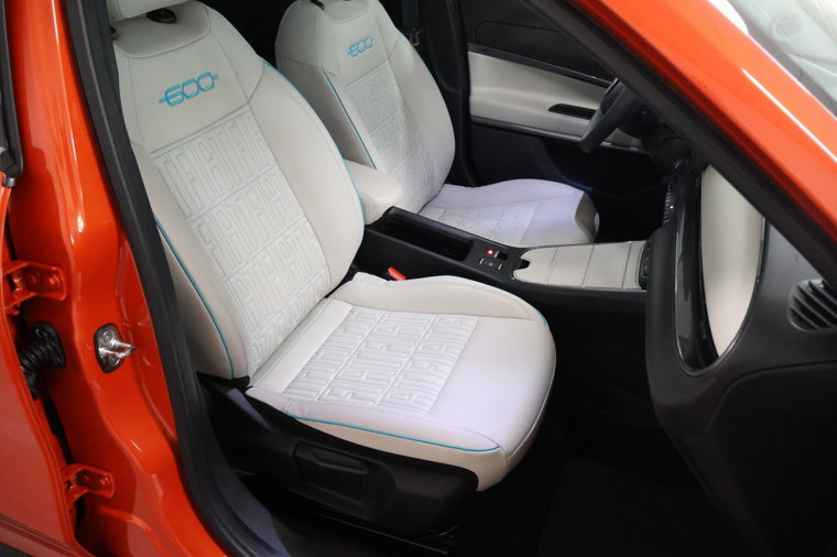Vehicle Image 15