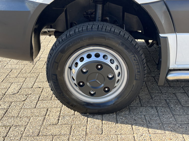 Vehicle Image 28