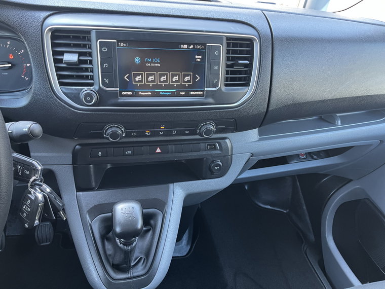 Vehicle Image 29