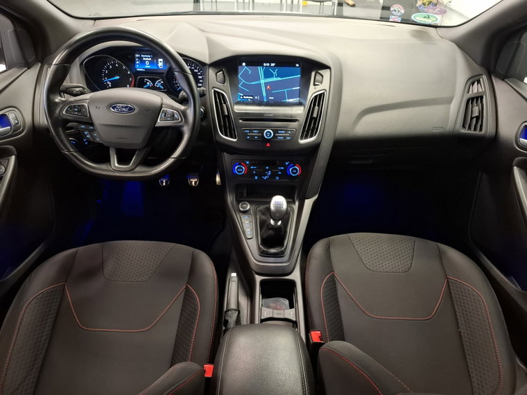 Vehicle Image 25