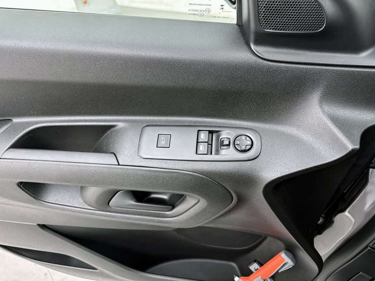 Vehicle Image 26