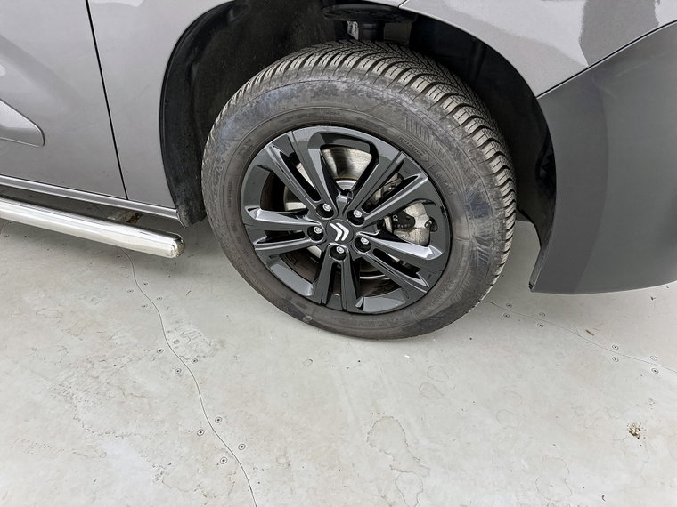 Vehicle Image 40