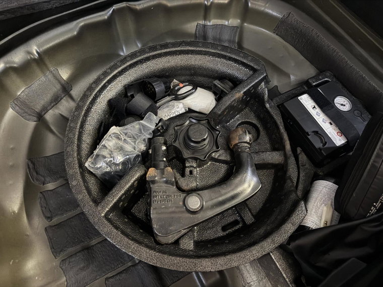 Vehicle Image 21
