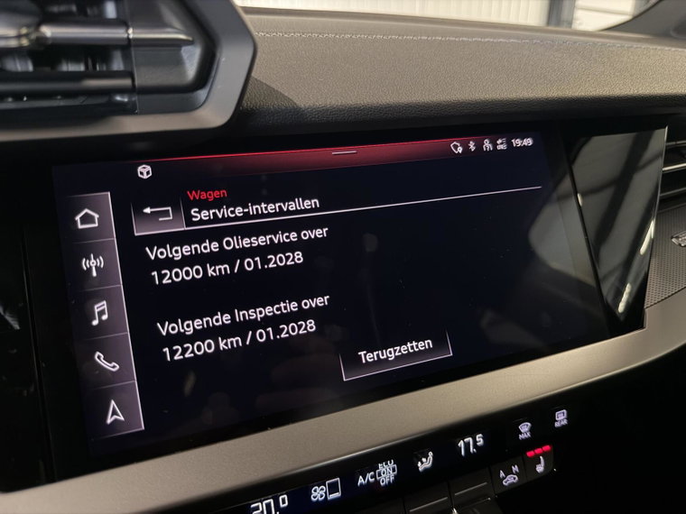 Vehicle Image 38