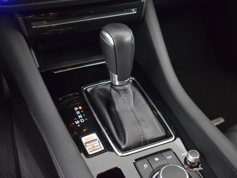 Vehicle Image 25