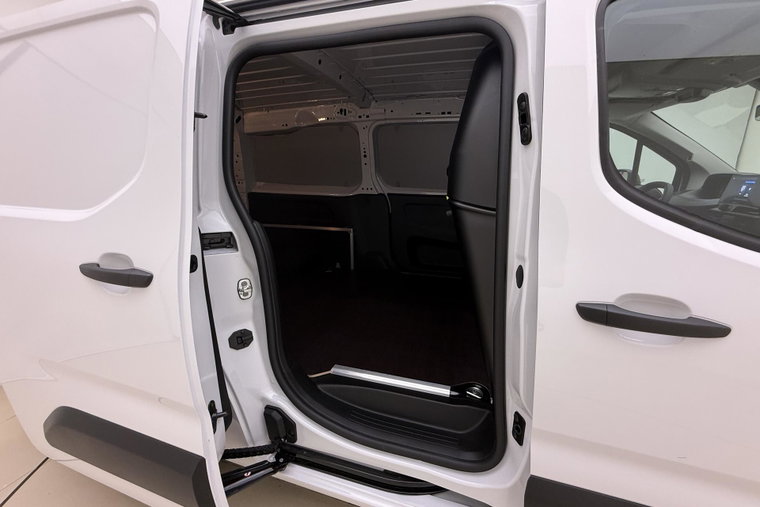 Vehicle Image 17