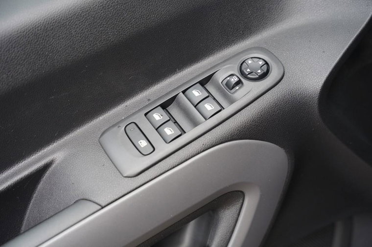Vehicle Image 32