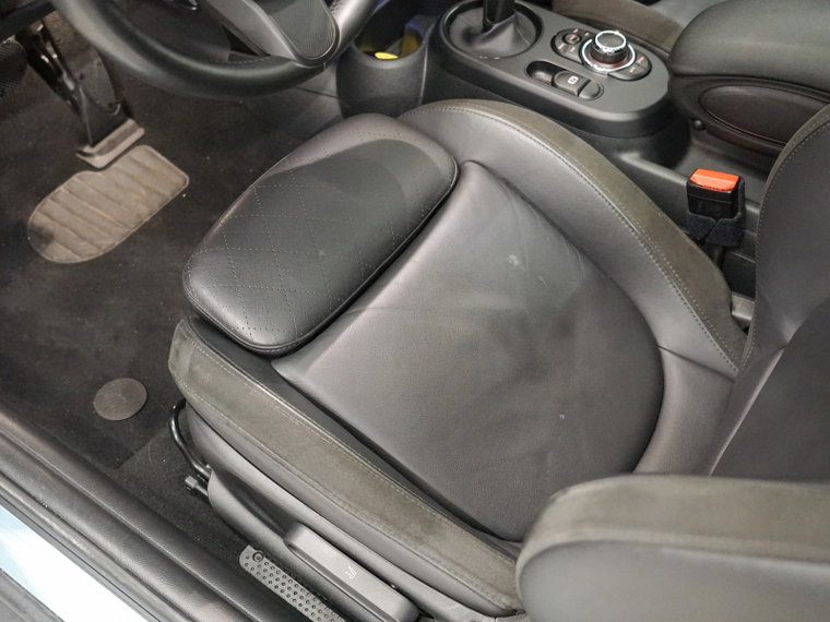 Vehicle Image 28
