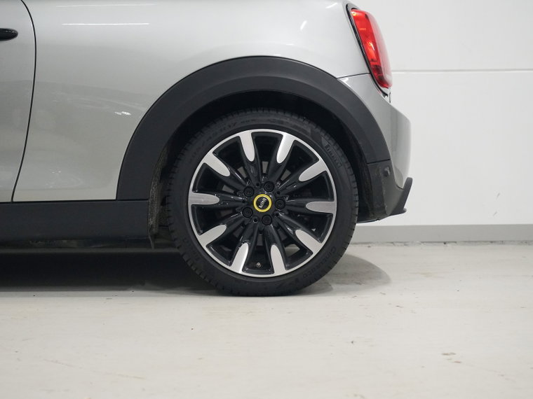 Vehicle Image 38