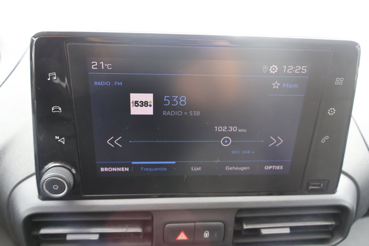 Vehicle Image 25