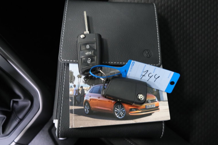 Vehicle Image 25