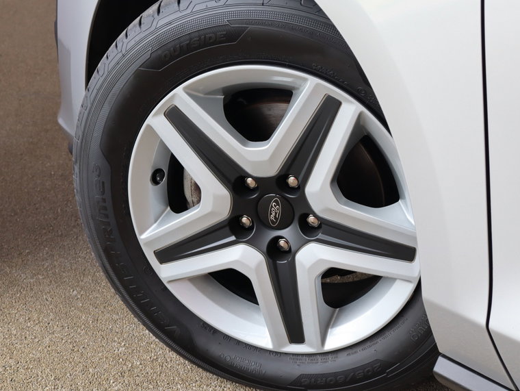 Vehicle Image 11