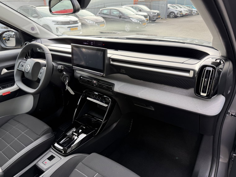 Vehicle Image 26