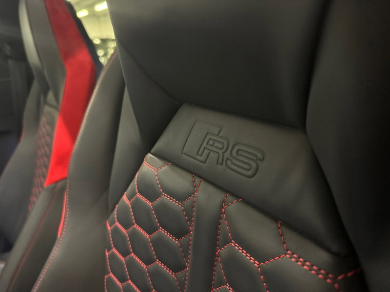 Vehicle Image 25