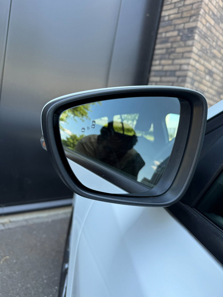 Vehicle Image 32