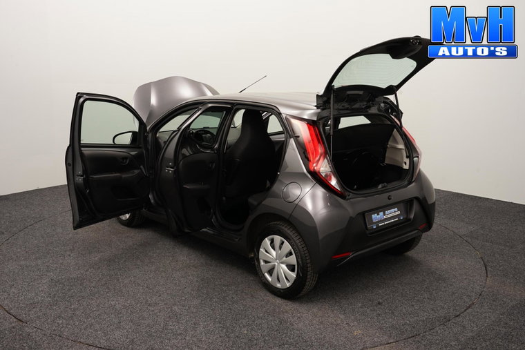 Vehicle Image 35