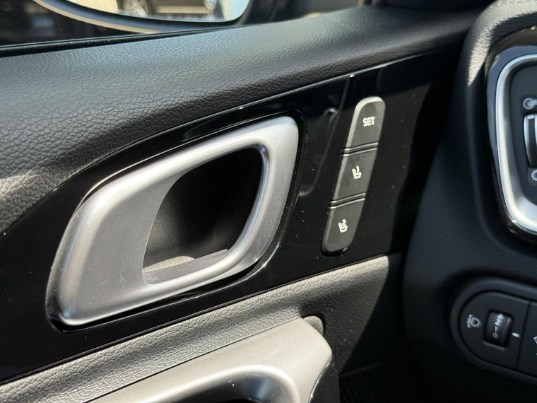 Vehicle Image 28