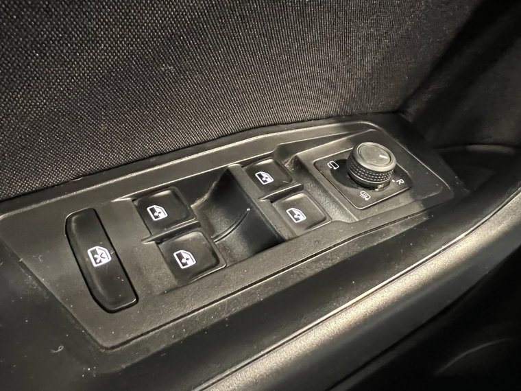 Vehicle Image 28