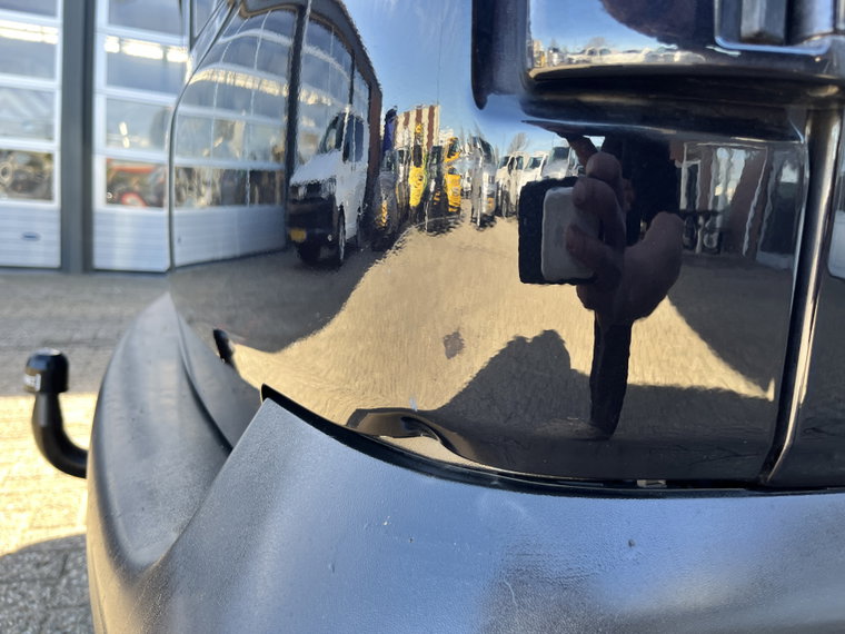 Vehicle Image 38