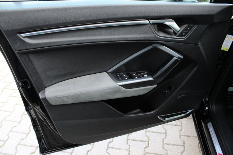 Vehicle Image 26